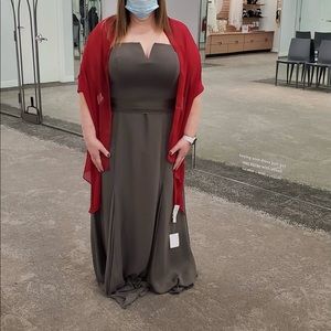 Bridesmaid dress never worn. Can be worn for any party. Very flattering!